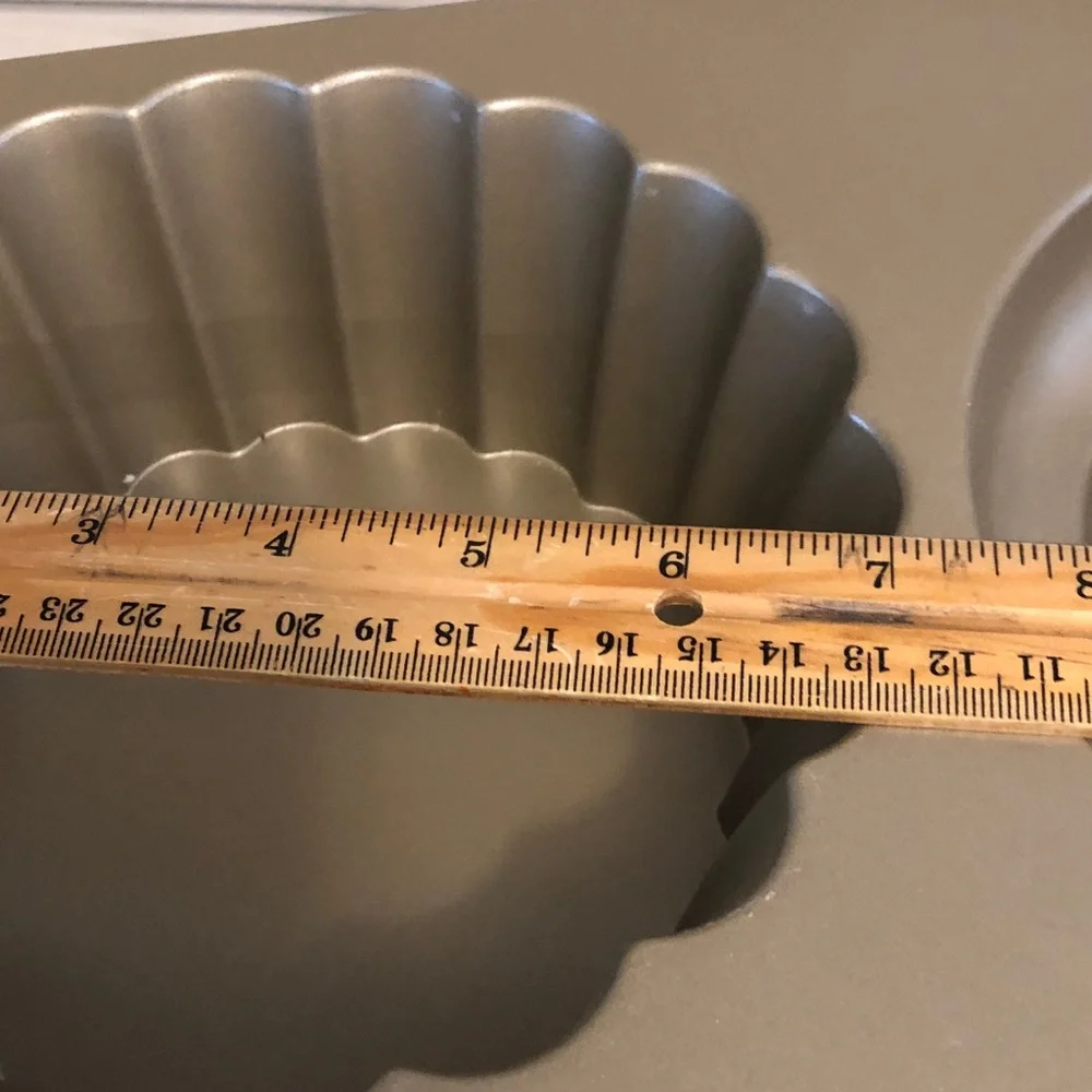 Williams Sonoma The Great Cupcake Pan by Nordic Ware Pls Read